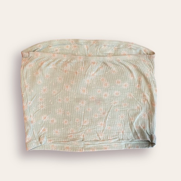 American Eagle green crop top with daisies - Picture 2 of 3